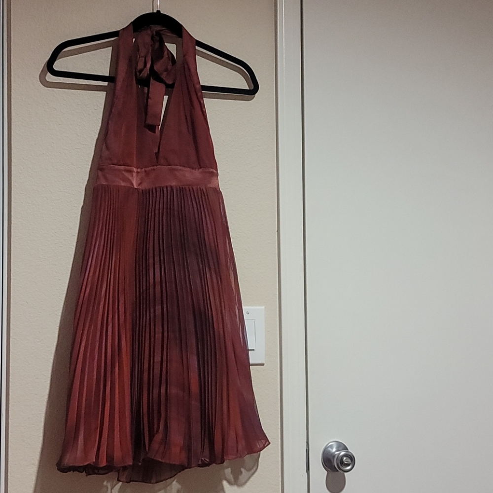 Backless dress